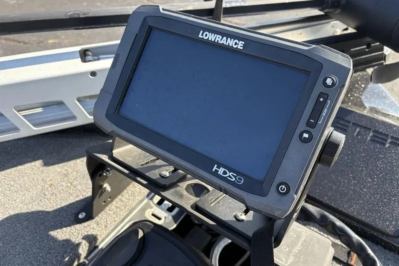 Slide: The Image of Lowrance HDS9 fishfinder on 2015 Skeeter FX20 boat dashboard. - 10