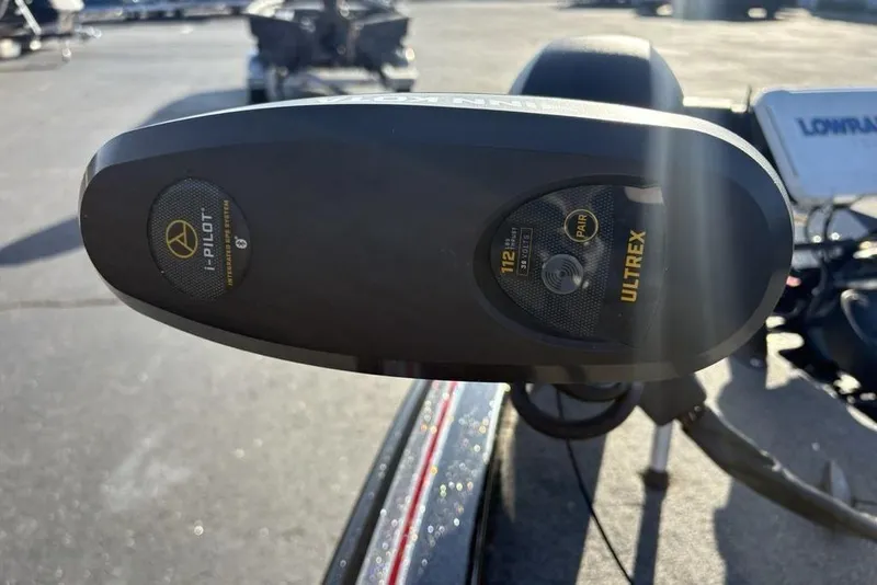 Slide: The Image of 2015 Skeeter FX20 with Minn Kota Ultrex i-Pilot trolling motor, close-up view. - 8