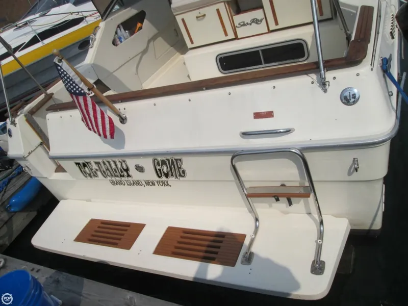 Slide: The Image of Sea Ray 300 Sundancer 1986 - 6