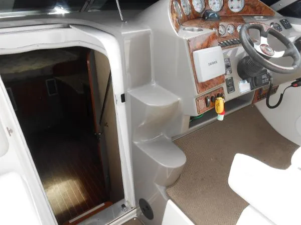 Slide: The Image of Rinker 320 Express Cruiser 2006 - 9