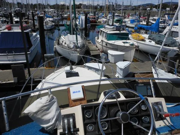 Slide: The Image of Chris-Craft 310 Catalina 1979 - 6