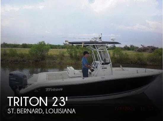 Slide: The Image of Triton 2286 Center Console 2003 - 0