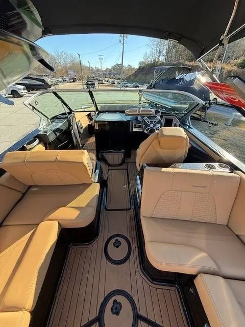 Slide: The Image of MasterCraft X26 2020 - 3