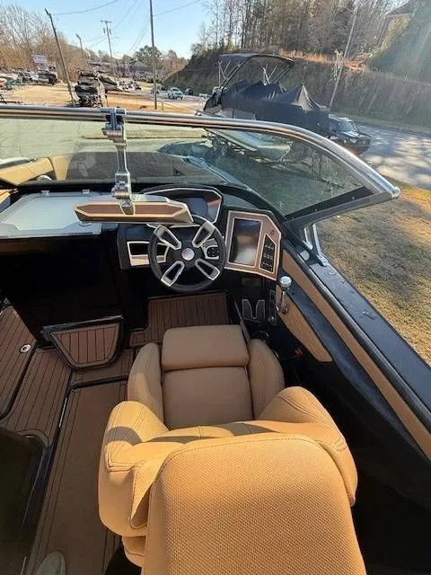 Slide: The Image of MasterCraft X26 2020 - 5