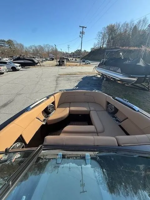 Slide: The Image of MasterCraft X26 2020 - 6