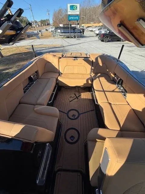 Slide: The Image of MasterCraft X26 2020 - 7