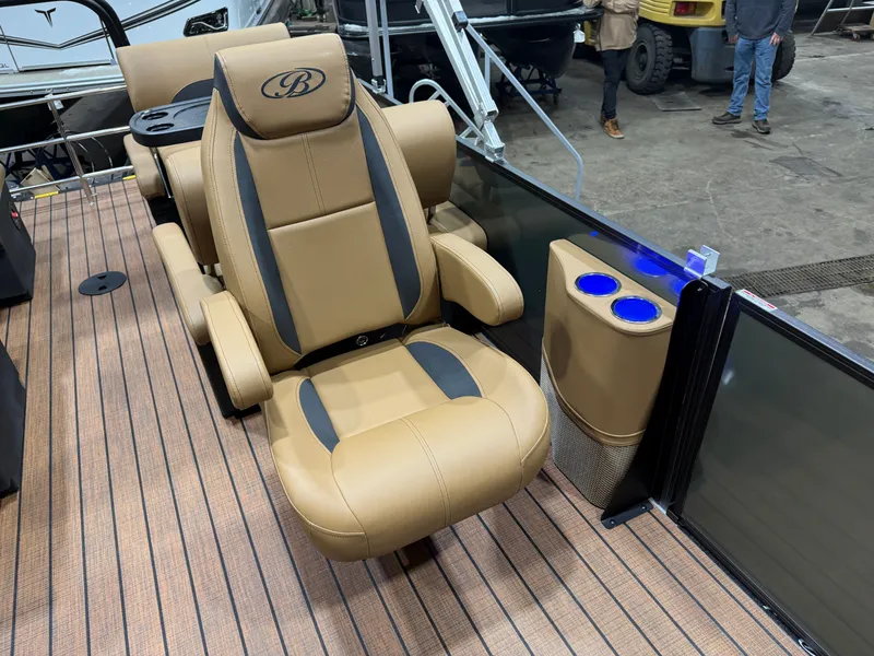 Slide: The Image of Bentley Pontoons Legacy 223 QSB Swingback Tritoon & Honda 4-Stroke EFI 2026 - 10