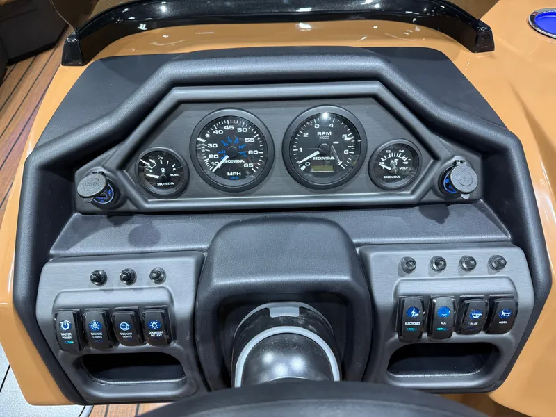 Slide: The Image of Bentley Pontoons Legacy 223 QSB Swingback Tritoon & Honda 4-Stroke EFI 2026 - 14