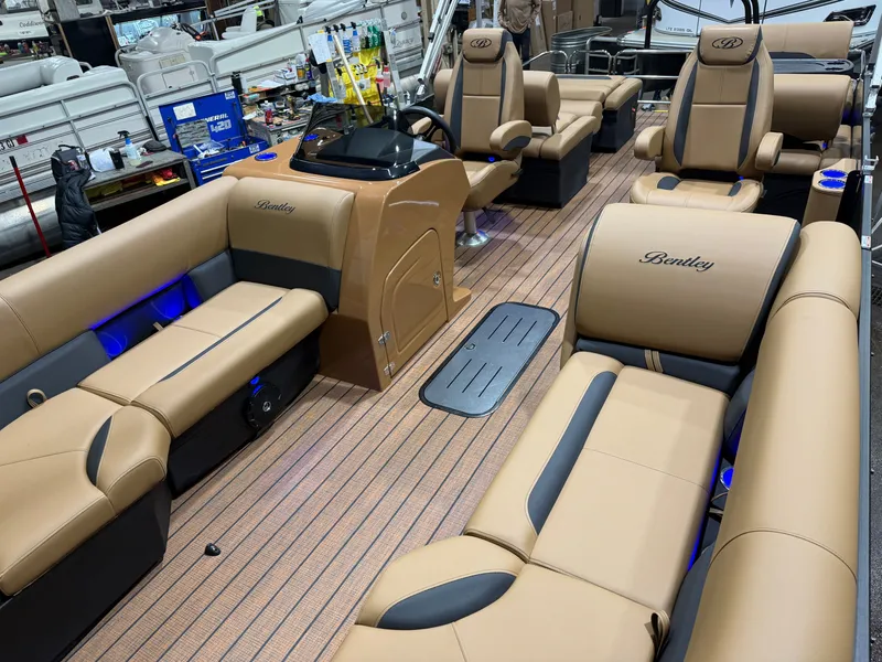 Slide: The Image of Bentley Pontoons Legacy 223 QSB Swingback Tritoon & Honda 4-Stroke EFI 2026 - 33