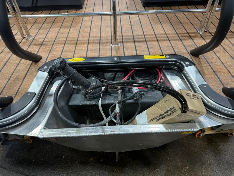 Slide: The Image of Bentley Pontoons Legacy 223 QSB Swingback Tritoon & Honda 4-Stroke EFI 2026 - 42