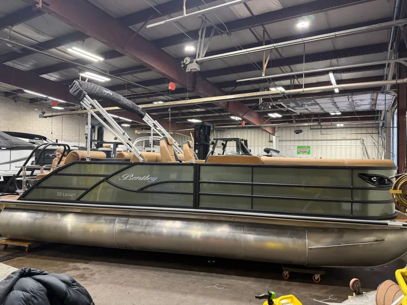 Slide: The Image of Bentley Pontoons Legacy 223 QSB Swingback Tritoon & Honda 4-Stroke EFI 2026 - 46