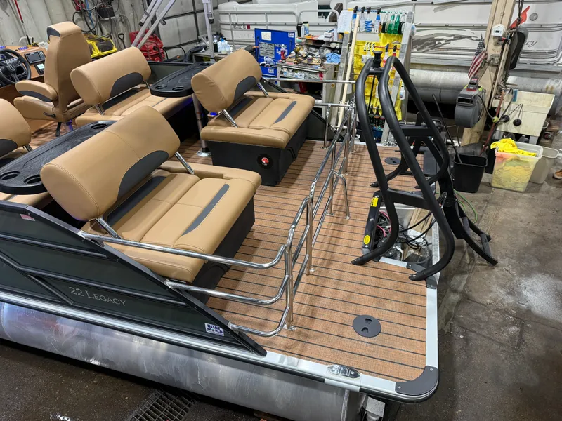 Slide: The Image of Bentley Pontoons Legacy 223 QSB Swingback Tritoon & Honda 4-Stroke EFI 2026 - 47