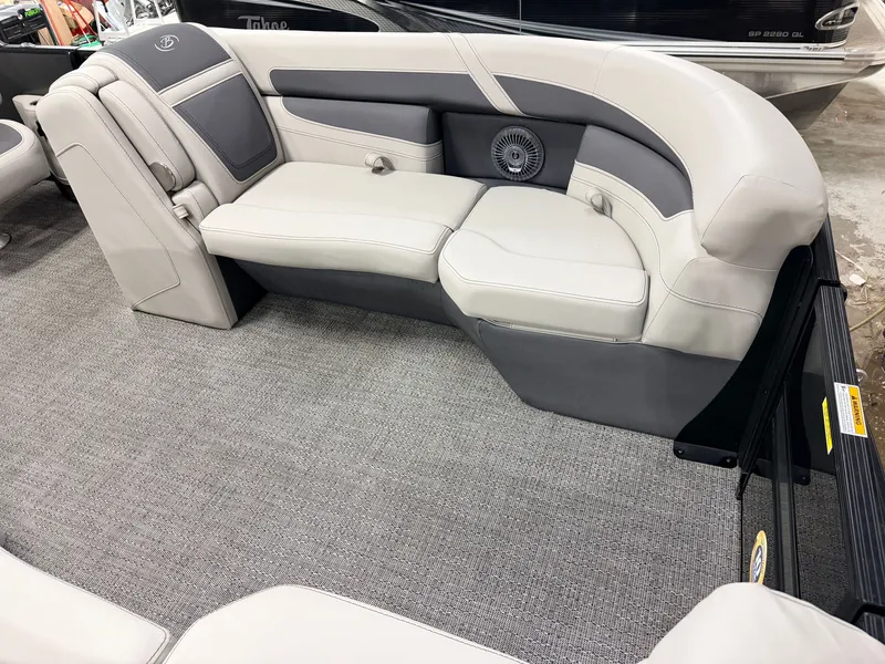 Slide: The Image of Barletta Cabrio 22QC Pontoon 2025 - 11