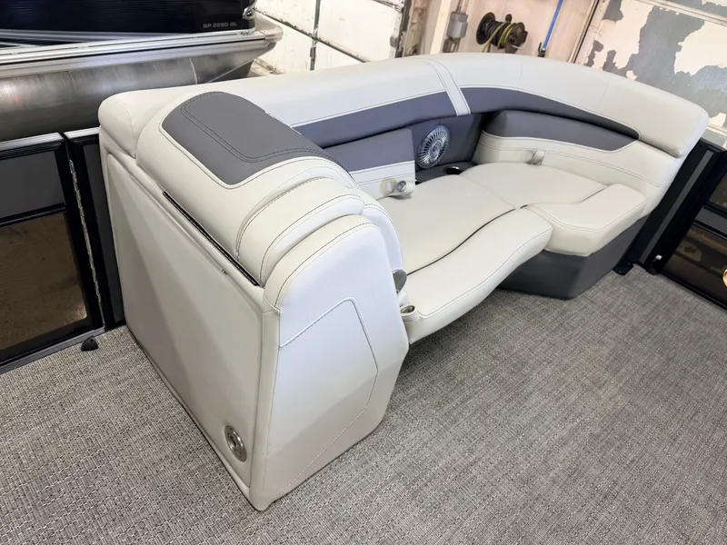 Slide: The Image of Barletta Cabrio 22QC Pontoon 2025 - 12