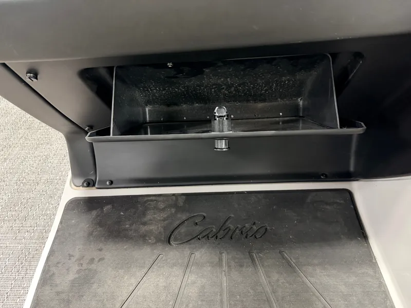 Slide: The Image of Barletta Cabrio 22QC Pontoon 2025 - 28