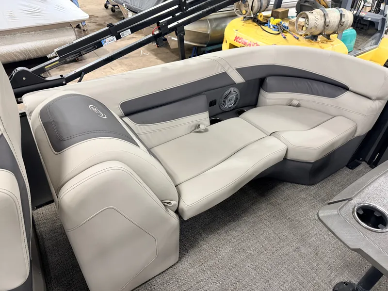 Slide: The Image of Barletta Cabrio 22QC Pontoon 2025 - 37