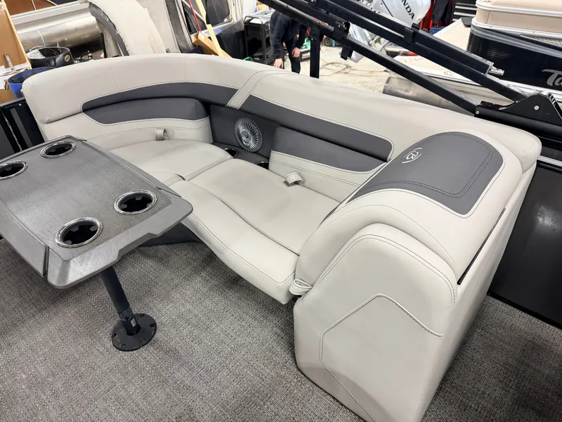 Slide: The Image of Barletta Cabrio 22QC Pontoon 2025 - 40