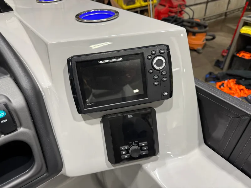 Slide: The Image of Bentley Pontoons Legacy 220 Swingback & Honda 4-Stroke EFI 2026 - 15