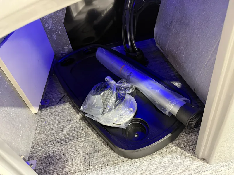 Slide: The Image of Bentley Pontoons Legacy 220 Swingback & Honda 4-Stroke EFI 2026 - 34