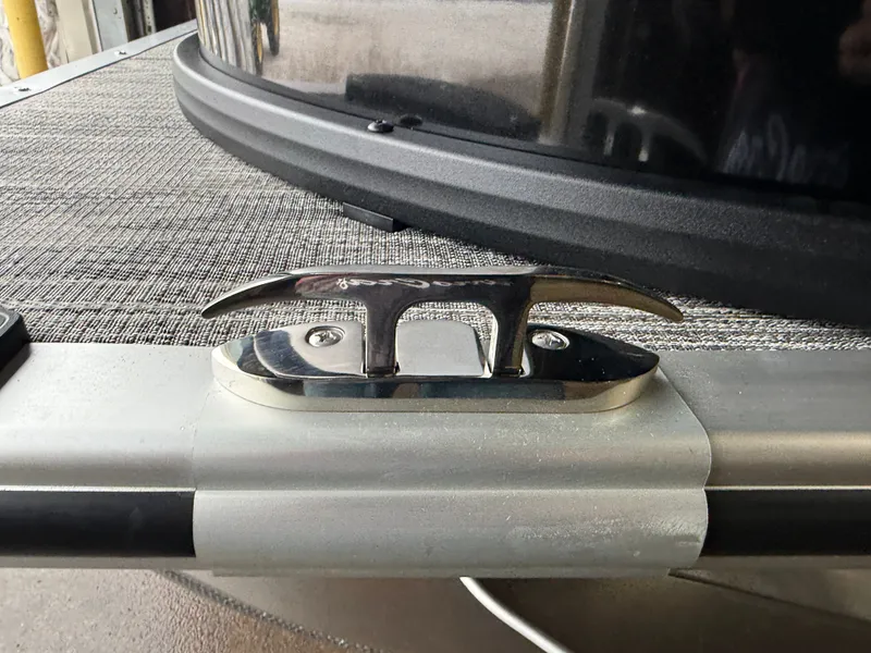 Slide: The Image of Bentley Pontoons Legacy 220 Swingback & Honda 4-Stroke EFI 2026 - 39