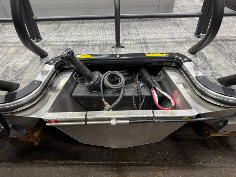 Slide: The Image of Bentley Pontoons Legacy 220 Swingback & Honda 4-Stroke EFI 2026 - 43