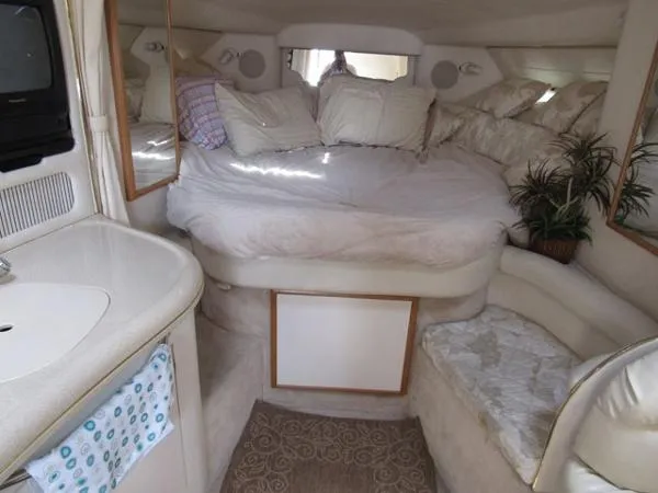Slide: The Image of Sea Ray Sundancer 1999 - 1