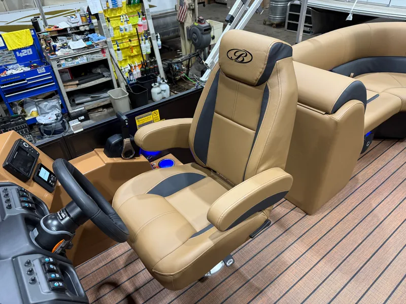 Slide: The Image of Bentley Pontoons Legacy 223 Navigator Quad Lounge Tritoon & Honda 4-Stroke EFI 2026 - 12