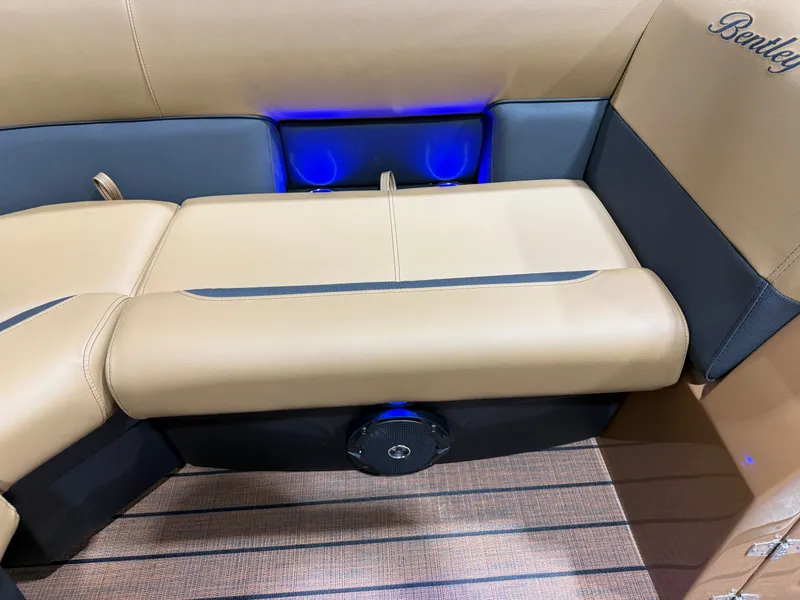 Slide: The Image of Bentley Pontoons Legacy 223 Navigator Quad Lounge Tritoon & Honda 4-Stroke EFI 2026 - 29