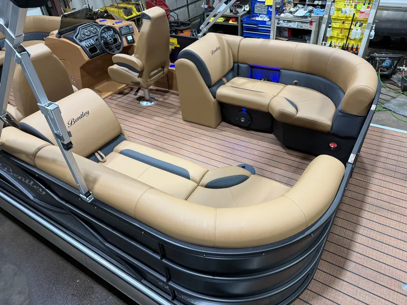 Slide: The Image of Bentley Pontoons Legacy 223 Navigator Quad Lounge Tritoon & Honda 4-Stroke EFI 2026 - 4