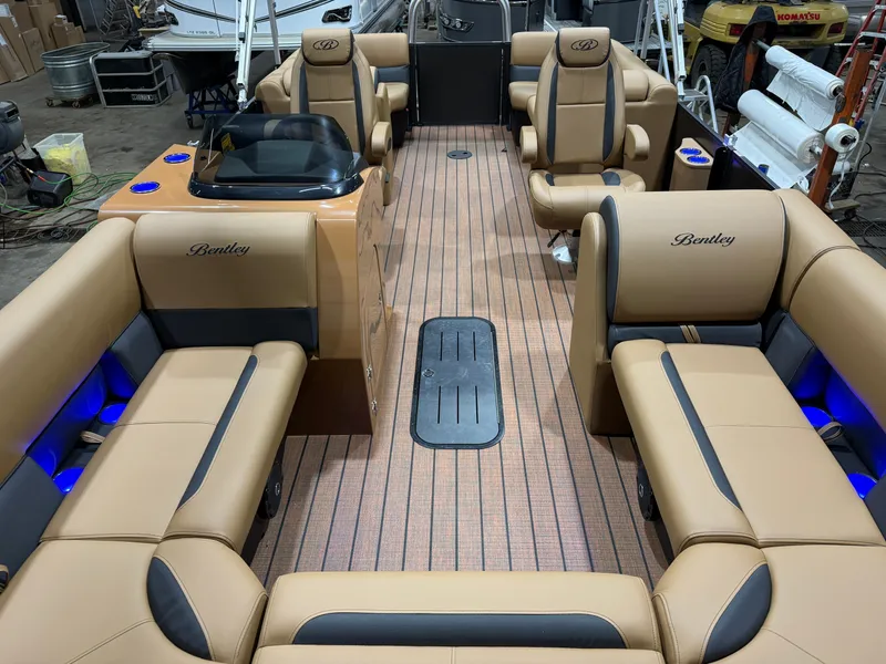 Slide: The Image of Bentley Pontoons Legacy 223 Navigator Quad Lounge Tritoon & Honda 4-Stroke EFI 2026 - 7