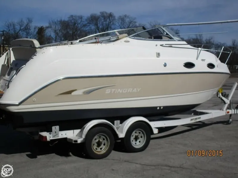 Slide: The Image of Stingray 240 CS 2001 - 9