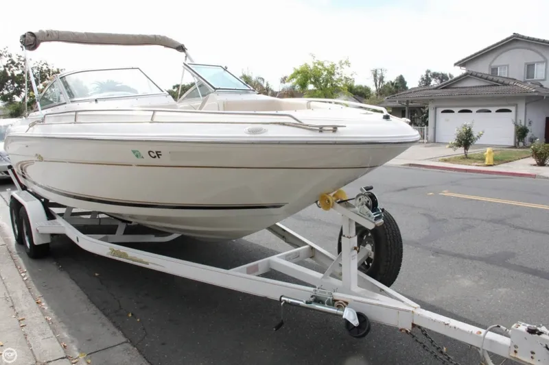 Slide: The Image of Sea Ray 230 Signature 1997 - 1