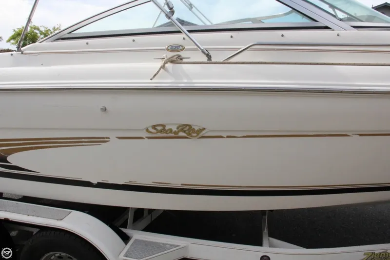 Slide: The Image of Sea Ray 230 Signature 1997 - 10
