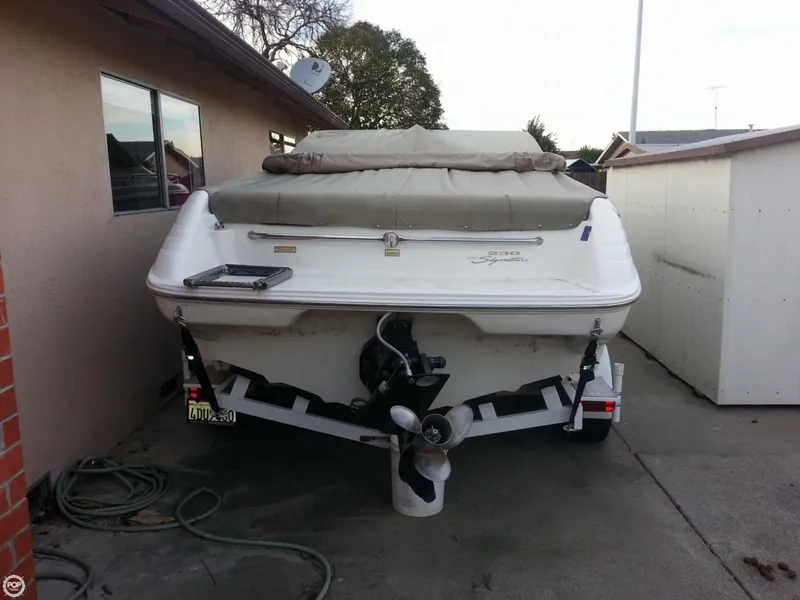 Slide: The Image of Sea Ray 230 Signature 1997 - 8