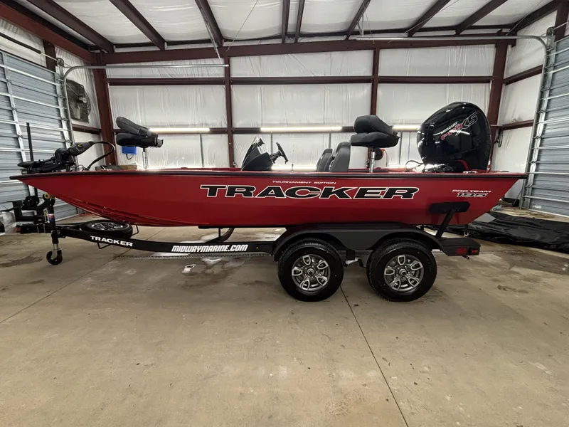 The Image of Tracker Pro Team 195 2026 - 1