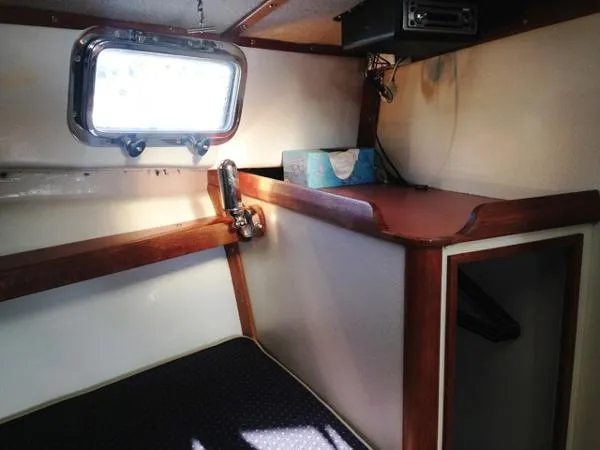Slide: The Image of Surfhunter 30 Sedan Hardtop 1984 - 11