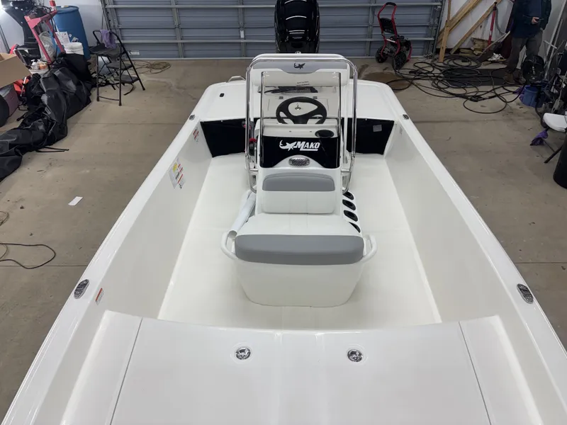Slide: The Image of Mako Pro Skiff 17 CC 2026 - 8