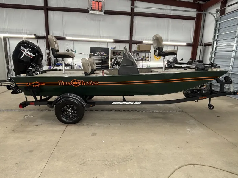 The Image of Tracker Bass Tracker Classic Limited 2026 - 1