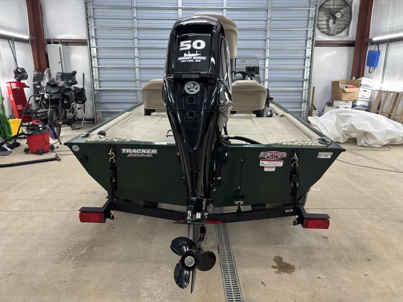 Slide: The Image of Tracker Bass Tracker Classic Limited 2026 - 10