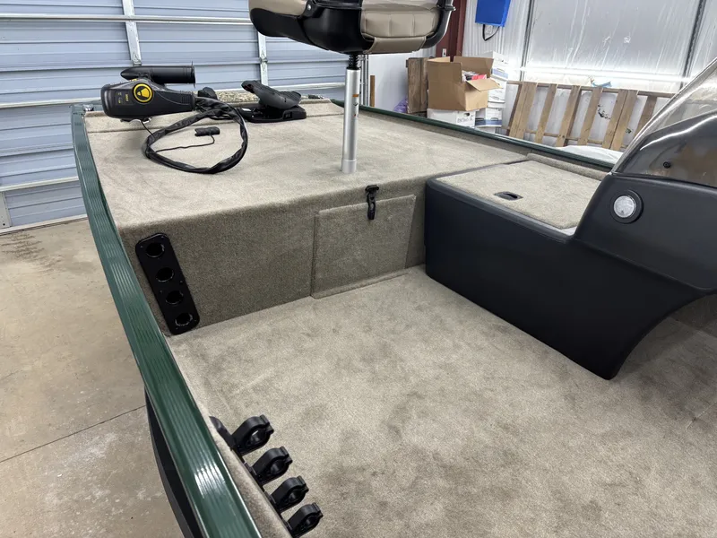 Slide: The Image of Tracker Bass Tracker Classic Limited 2026 - 14