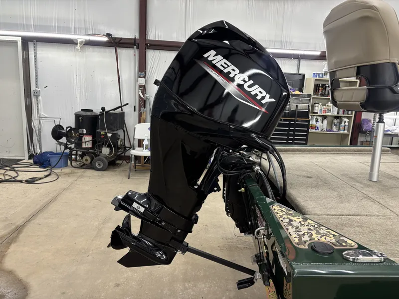 Slide: The Image of Tracker Bass Tracker Classic Limited 2026 - 3