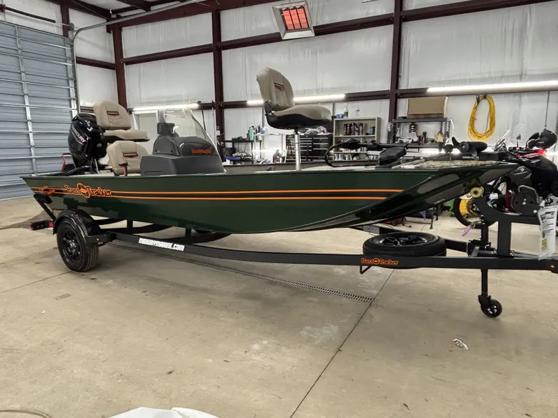 Slide: The Image of Tracker Bass Tracker Classic Limited 2026 - 5