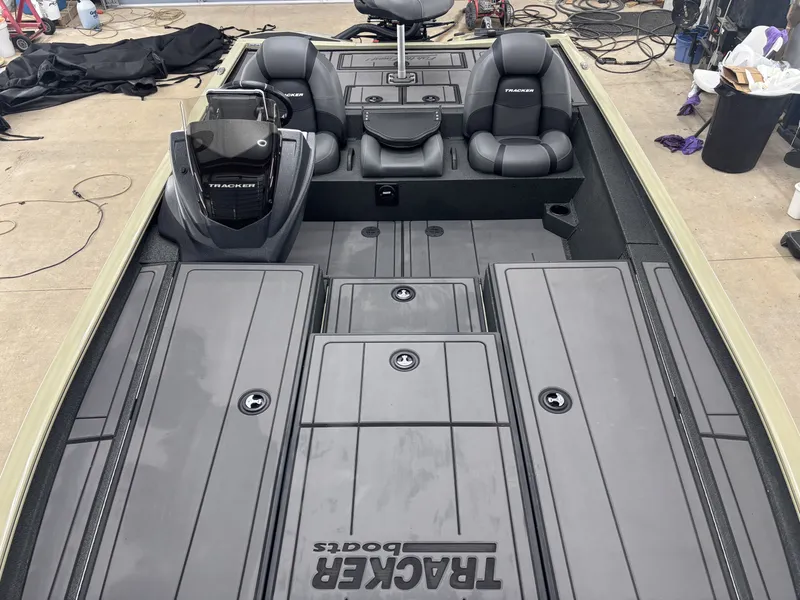 Slide: The Image of Tracker Savage 215 2026 - 14