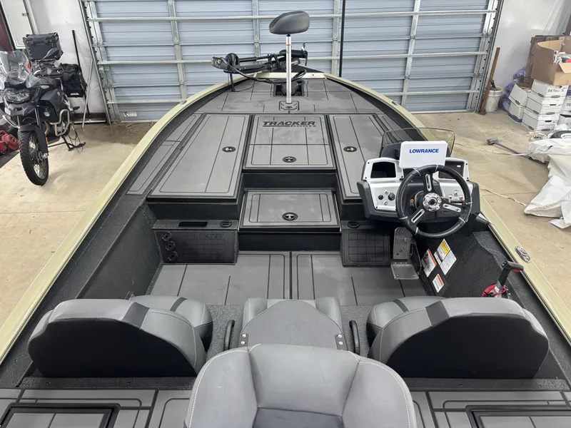 Slide: The Image of Tracker Savage 215 2026 - 4