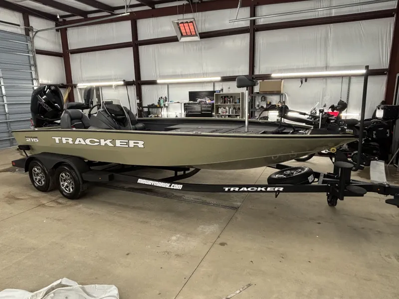 Slide: The Image of Tracker Savage 215 2026 - 8