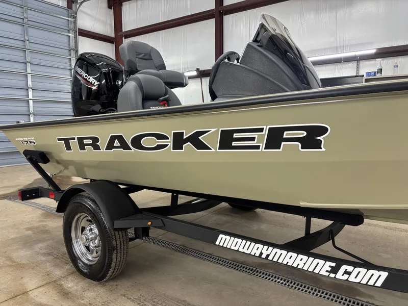 Slide: The Image of Tracker Pro Team 175 2026 - 11