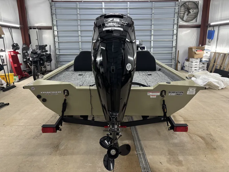 Slide: The Image of Tracker Pro Team 175 2026 - 12