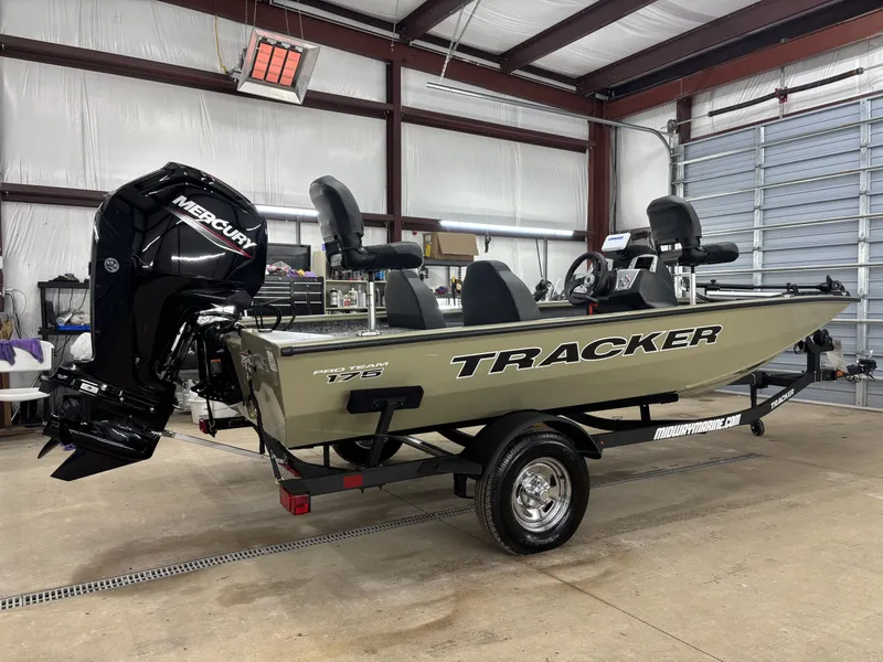 Slide: The Image of Tracker Pro Team 175 2026 - 3