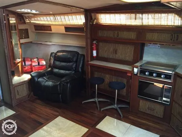 Slide: The Image of Sea Ray 390 Express 1986 - 9