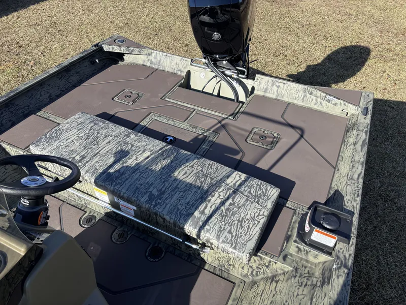 Slide: The Image of Tracker 2072 CC 2026 - 7